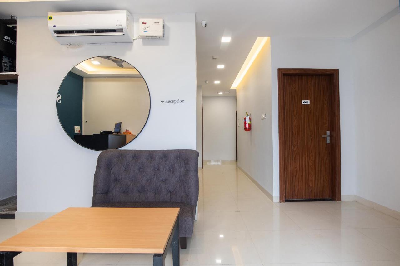 Hotel Ballfin Indore Exteriör bild