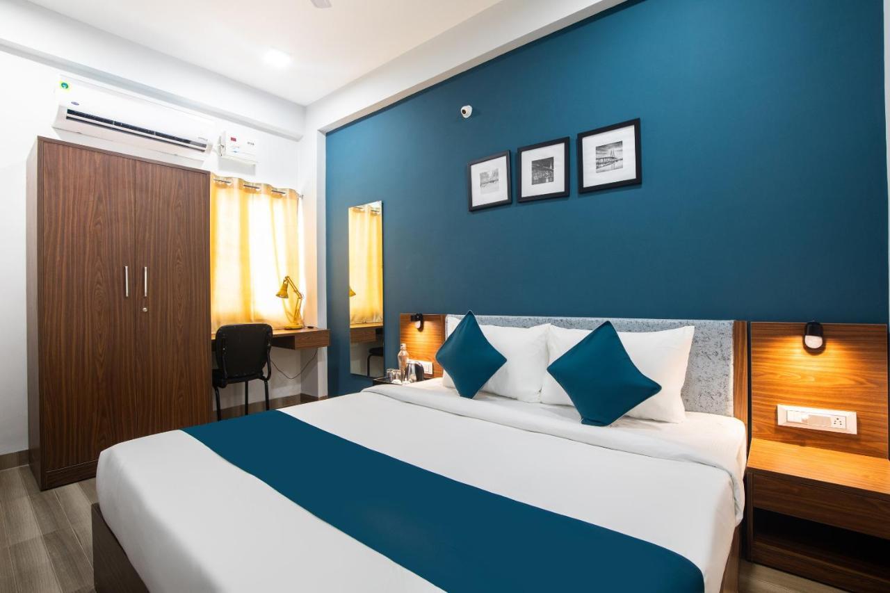 Hotel Ballfin Indore Exteriör bild