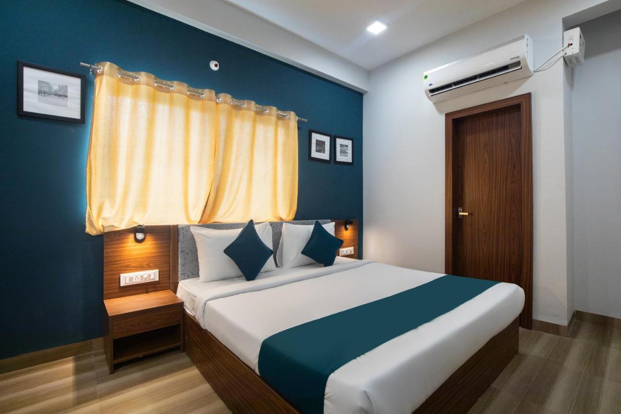 Hotel Ballfin Indore Exteriör bild