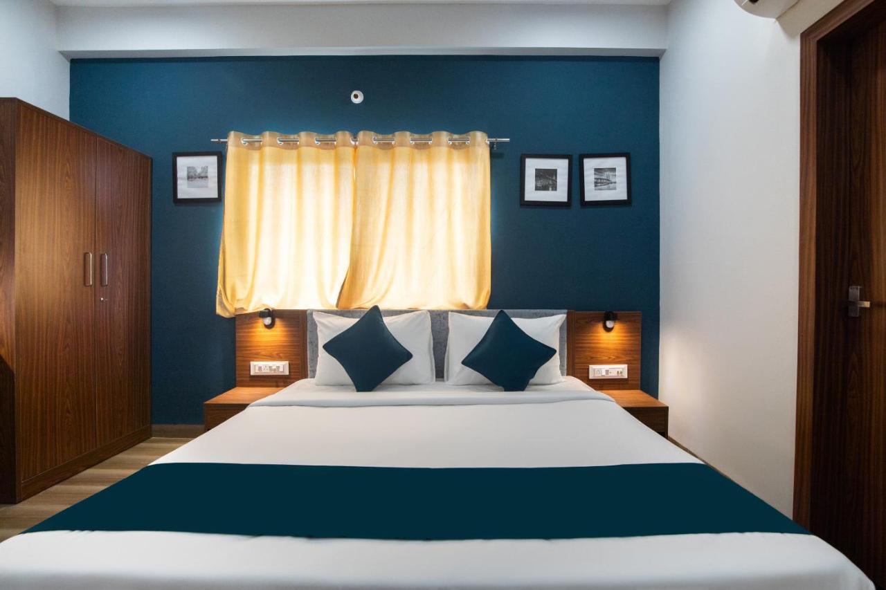 Hotel Ballfin Indore Exteriör bild