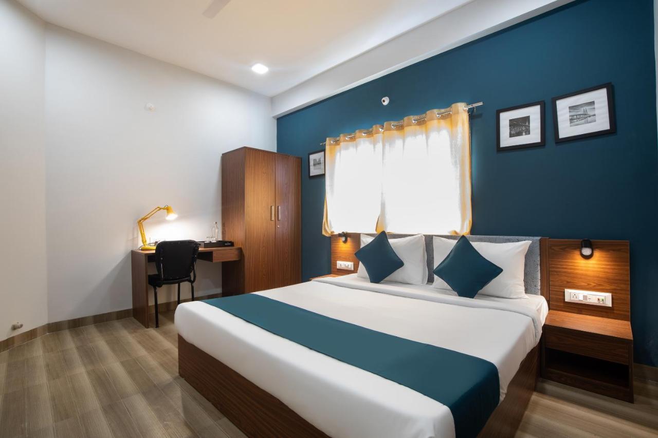 Hotel Ballfin Indore Exteriör bild