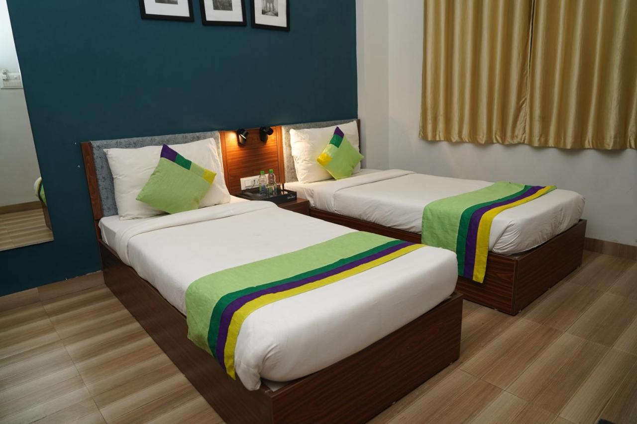 Hotel Ballfin Indore Exteriör bild