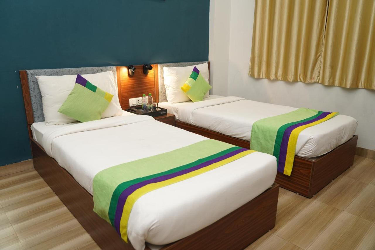 Hotel Ballfin Indore Exteriör bild