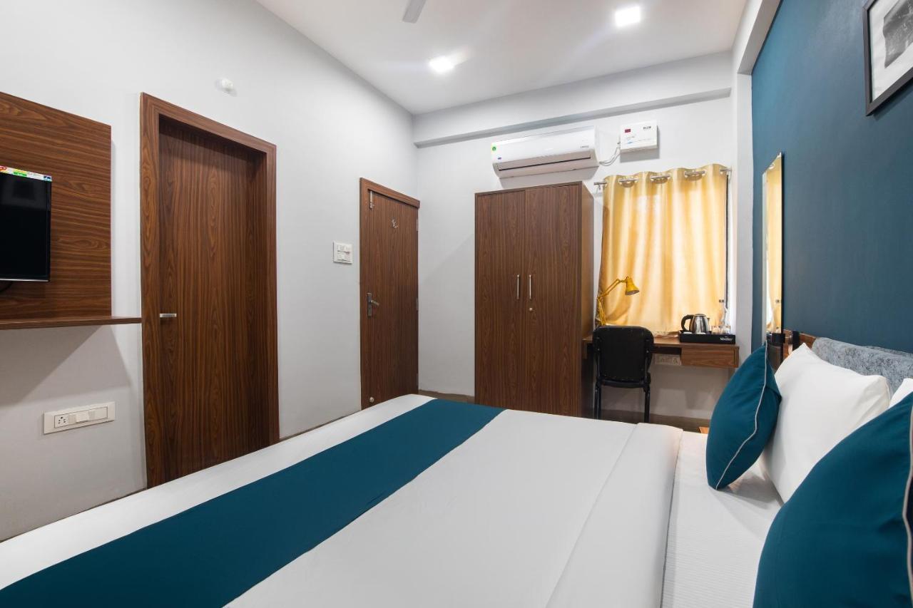 Hotel Ballfin Indore Exteriör bild