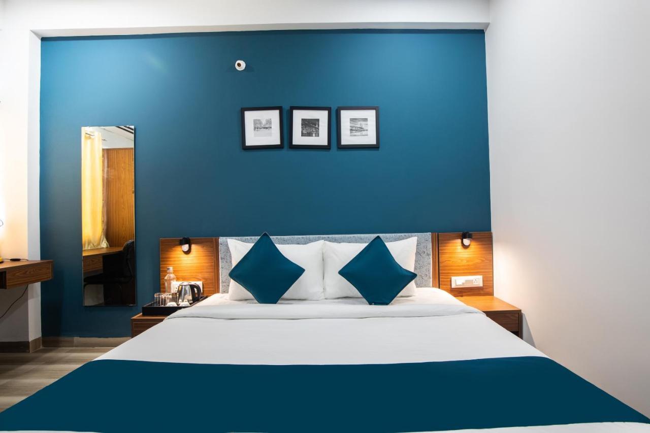 Hotel Ballfin Indore Exteriör bild